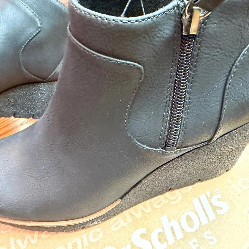 Dr. Scholl's Black Wedge Ankle‎ Boots Ladies Size 7.5 NEW